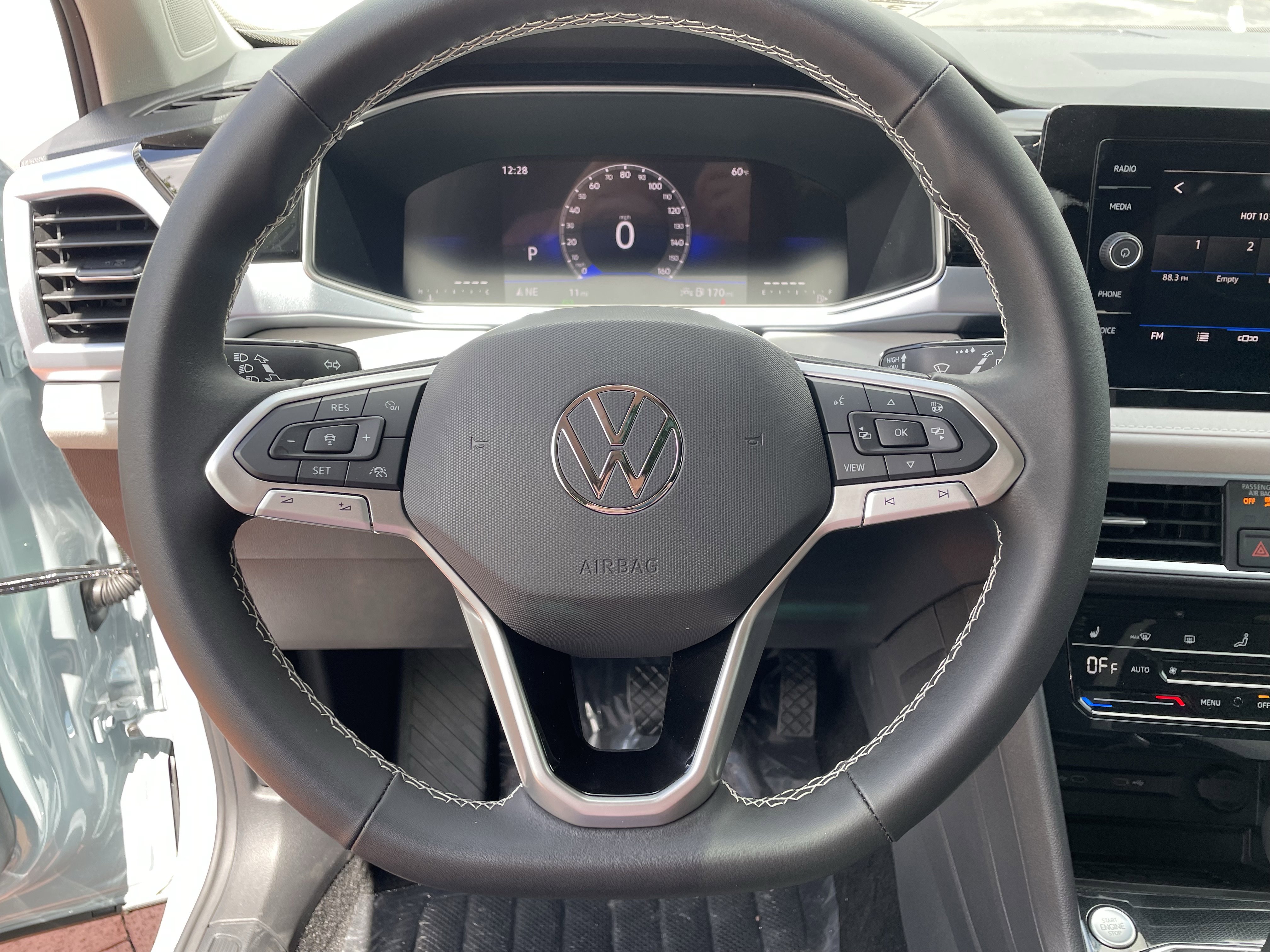 New 2026 Volkswagen Taos SE FWD image 17