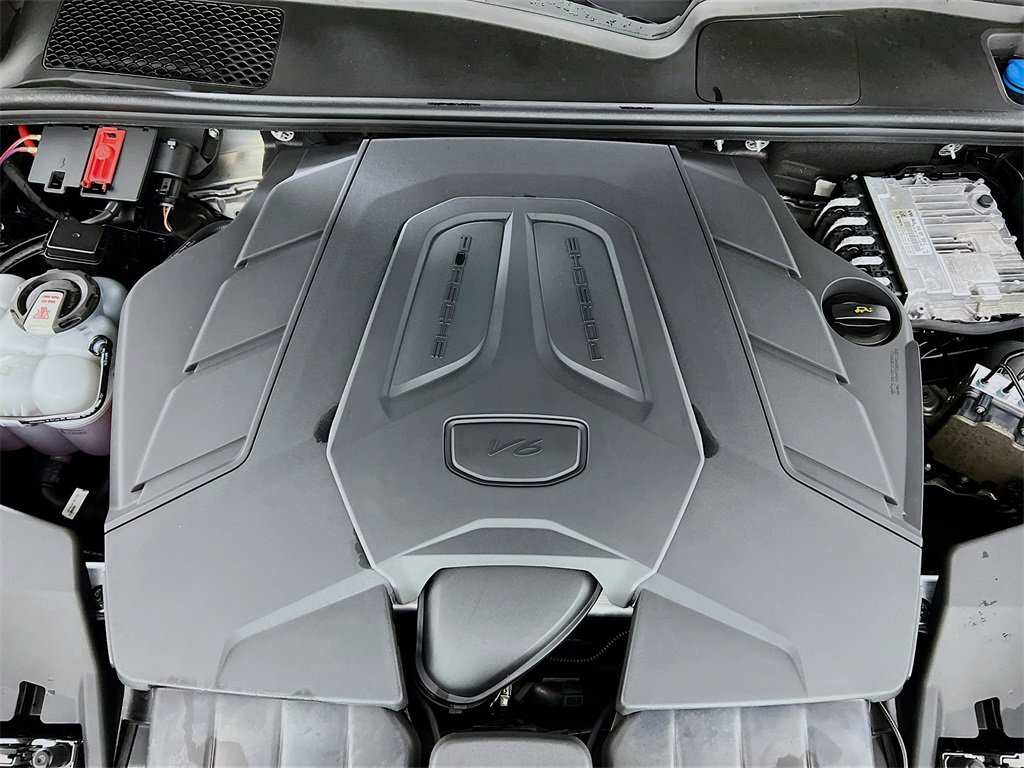 Used 2024 Porsche Cayenne image 29