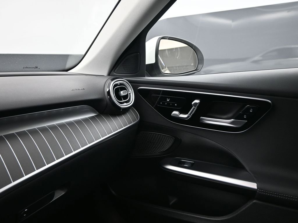Used 2023 Mercedes-Benz C 300 Sedan image 15