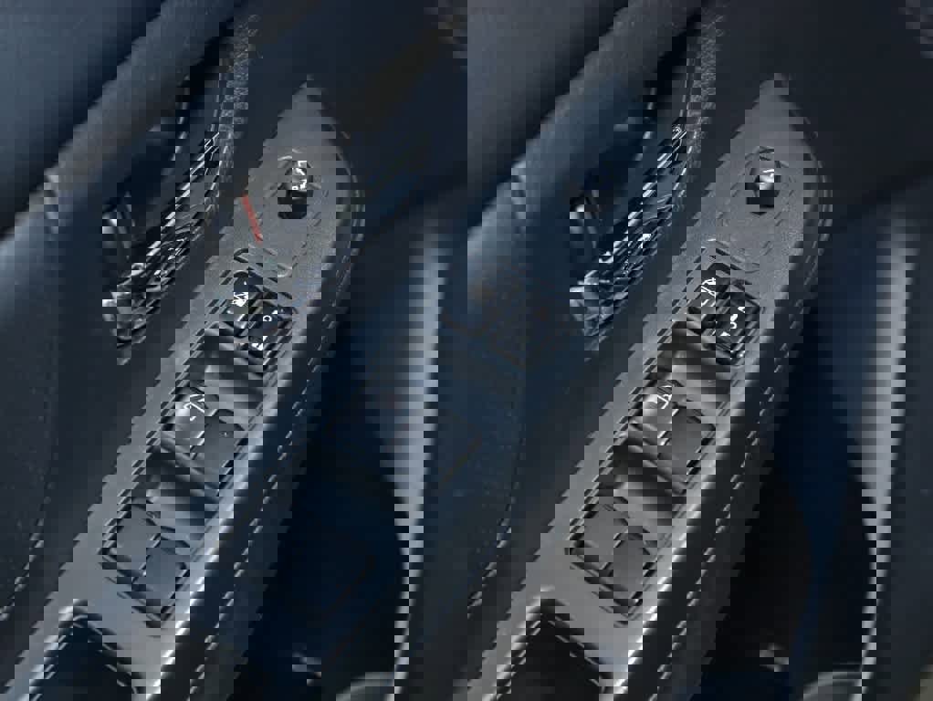 Used 2013 Subaru Crosstrek 2.0i Limited image 16