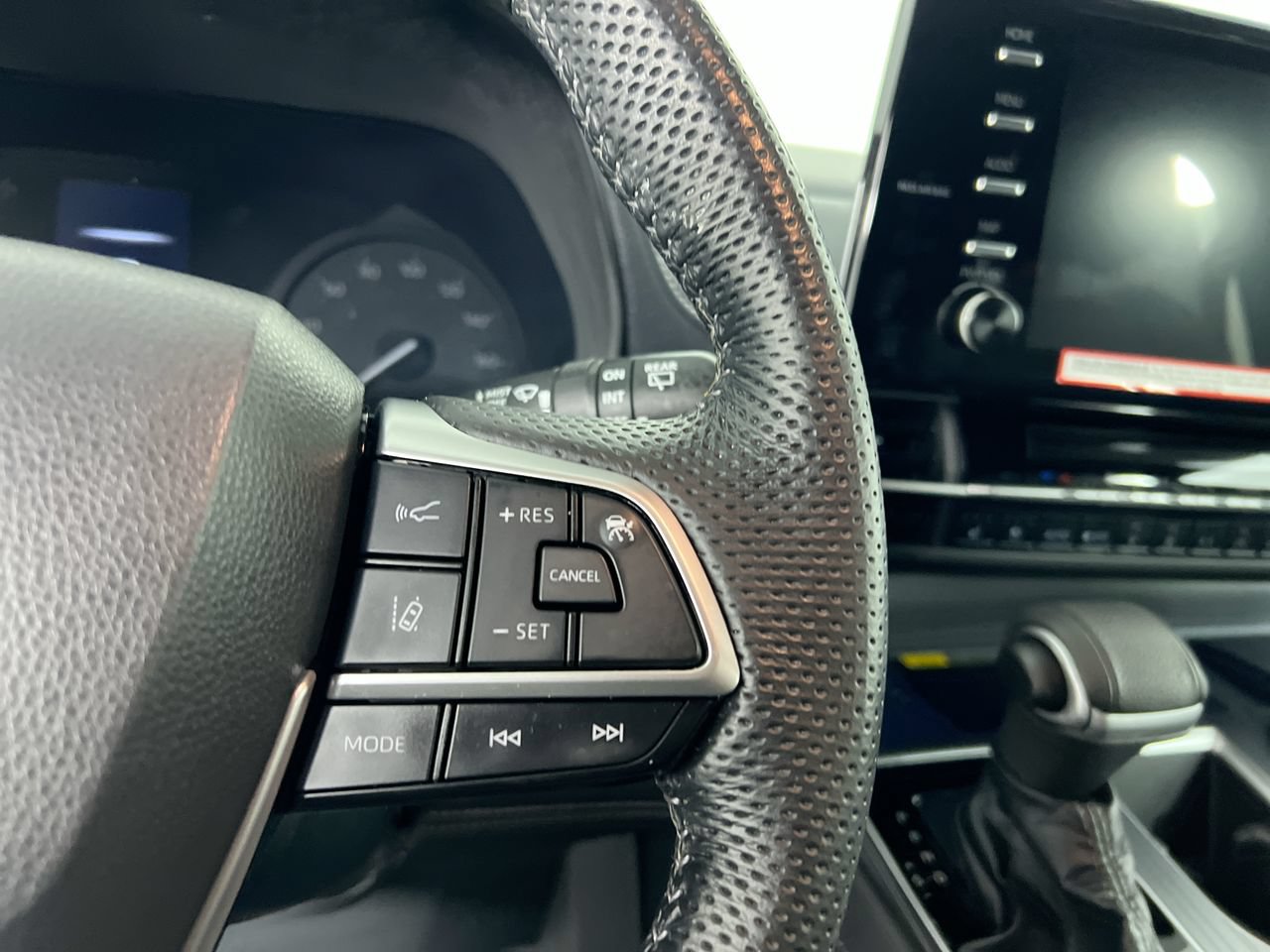 Used 2023 Toyota Sienna XSE FWD image 13