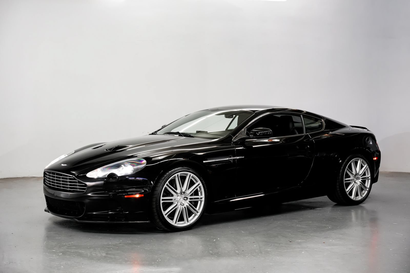 Used 2009 Aston Martin DBS Coupe RWD image 6