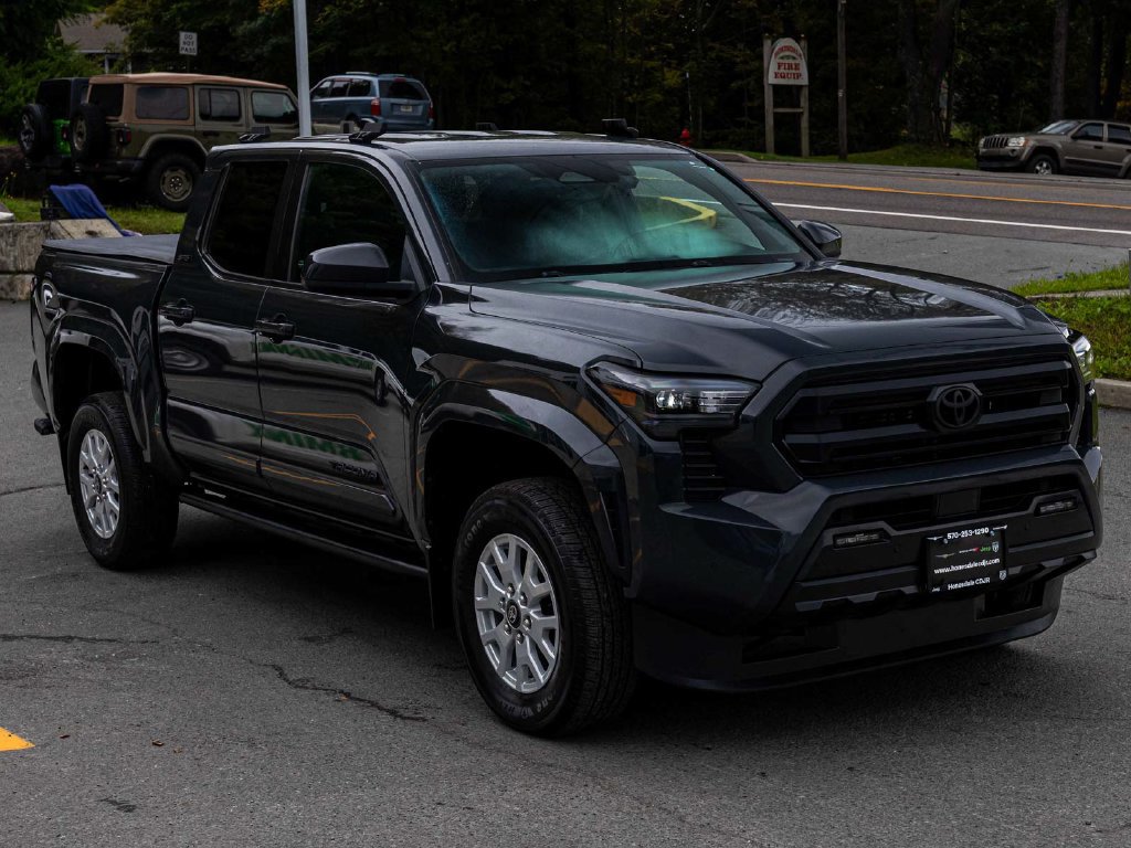 Used 2024 Toyota Tacoma SR5 AWD/4WD image 3