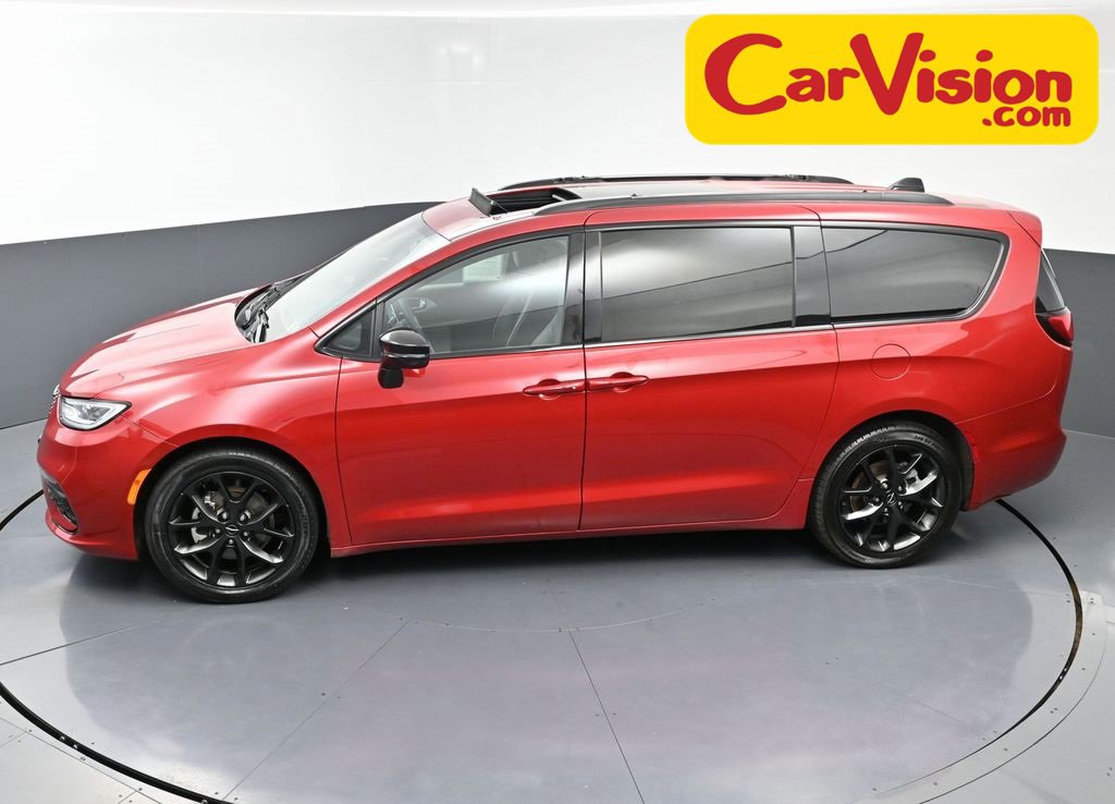 Used 2025 Chrysler Pacifica Limited image 52