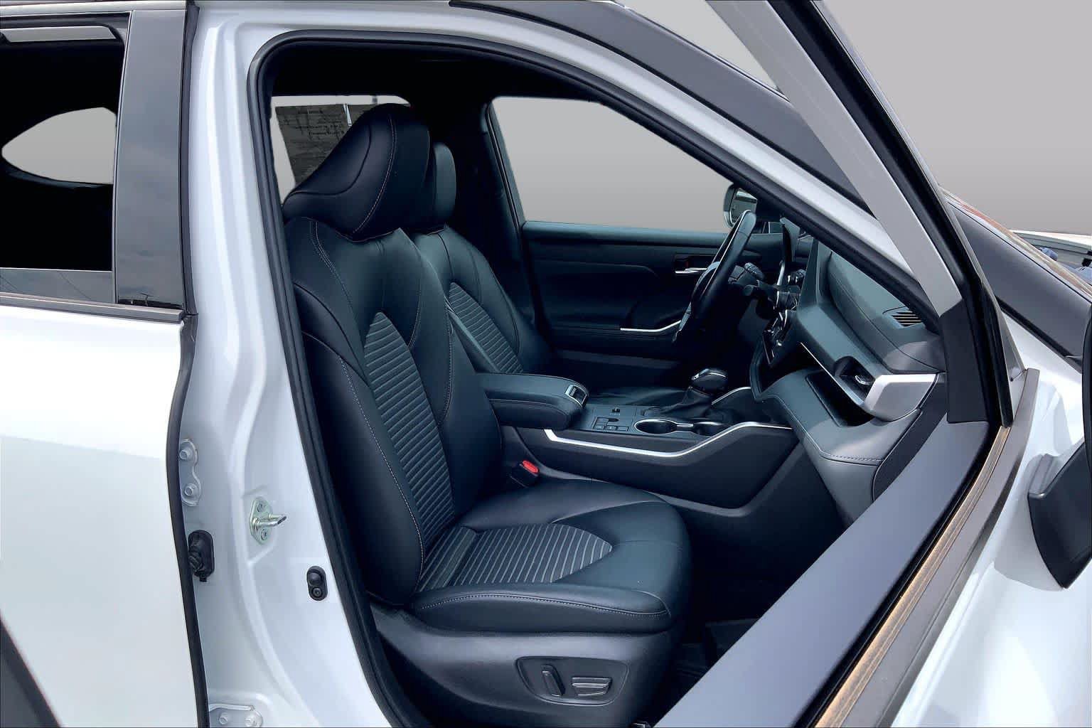 Used 2023 Toyota Highlander XSE FWD image 9
