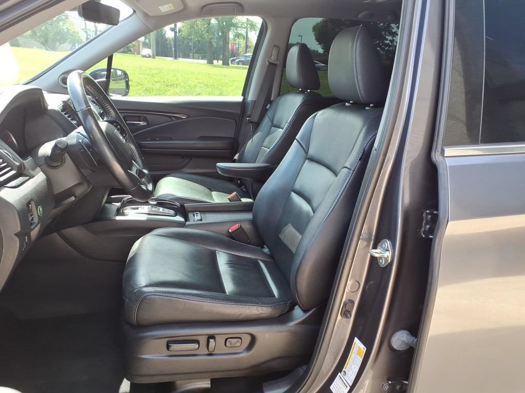 Used 2019 Honda Pilot Touring image 12