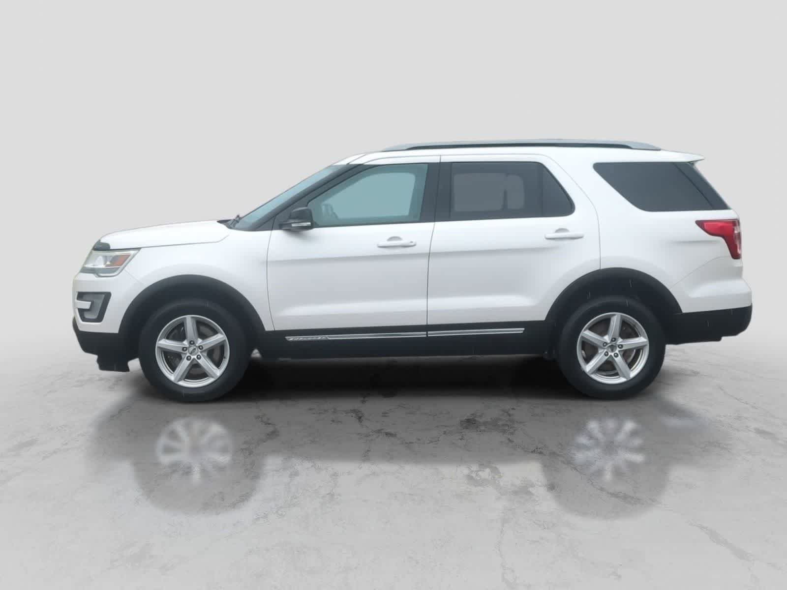 Used 2017 Ford Explorer XLT AWD/4WD image 5