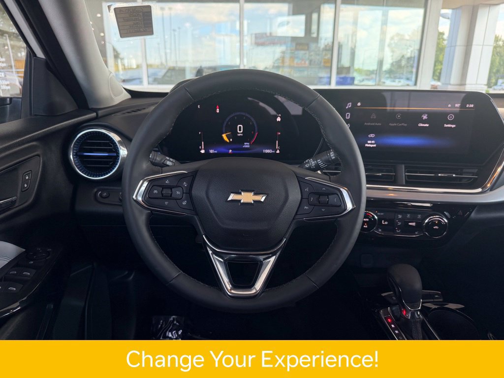 Used 2025 Chevrolet Trax LT w/ LT Convenience Package FWD image 10