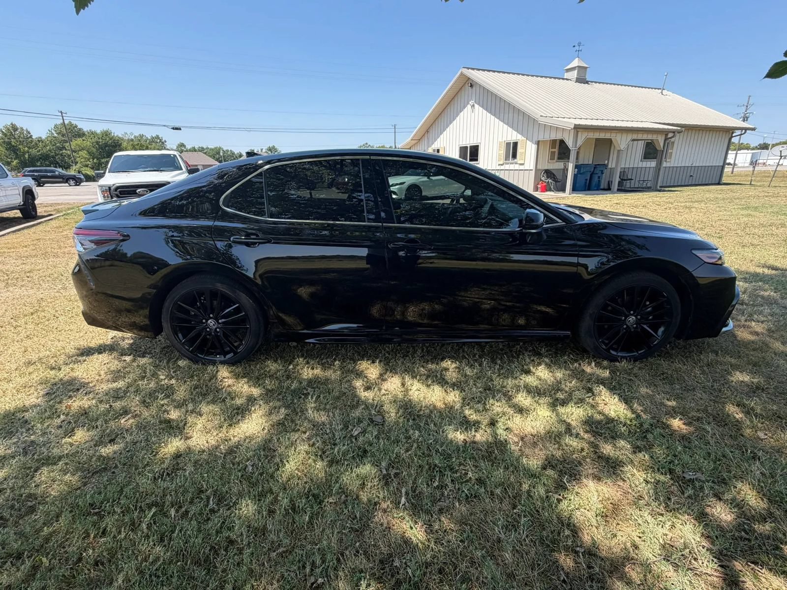 Used 2023 Toyota Camry XSE FWD image 4