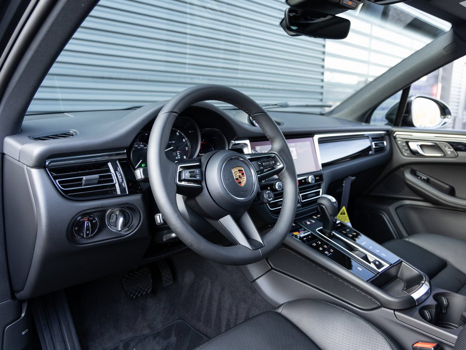 New 2026 Porsche Macan AWD/4WD image 4
