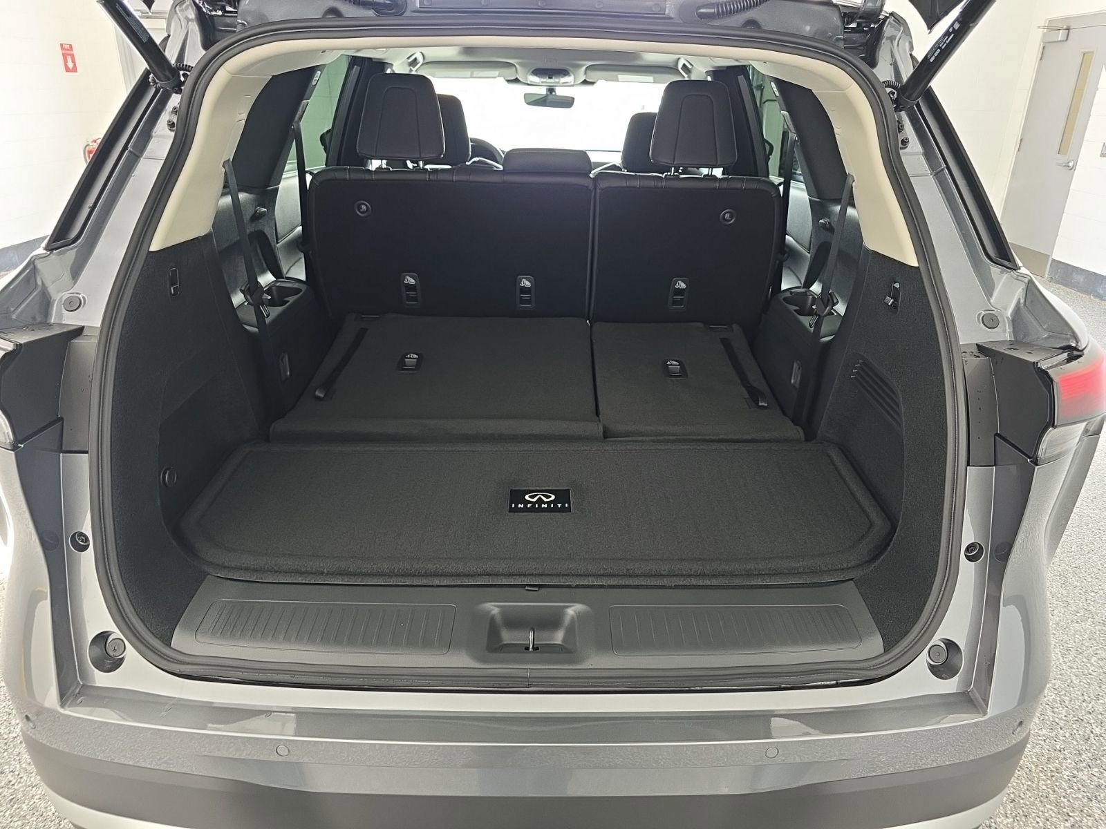 New 2026 INFINITI QX60 Luxe w/ Cargo Package image 17