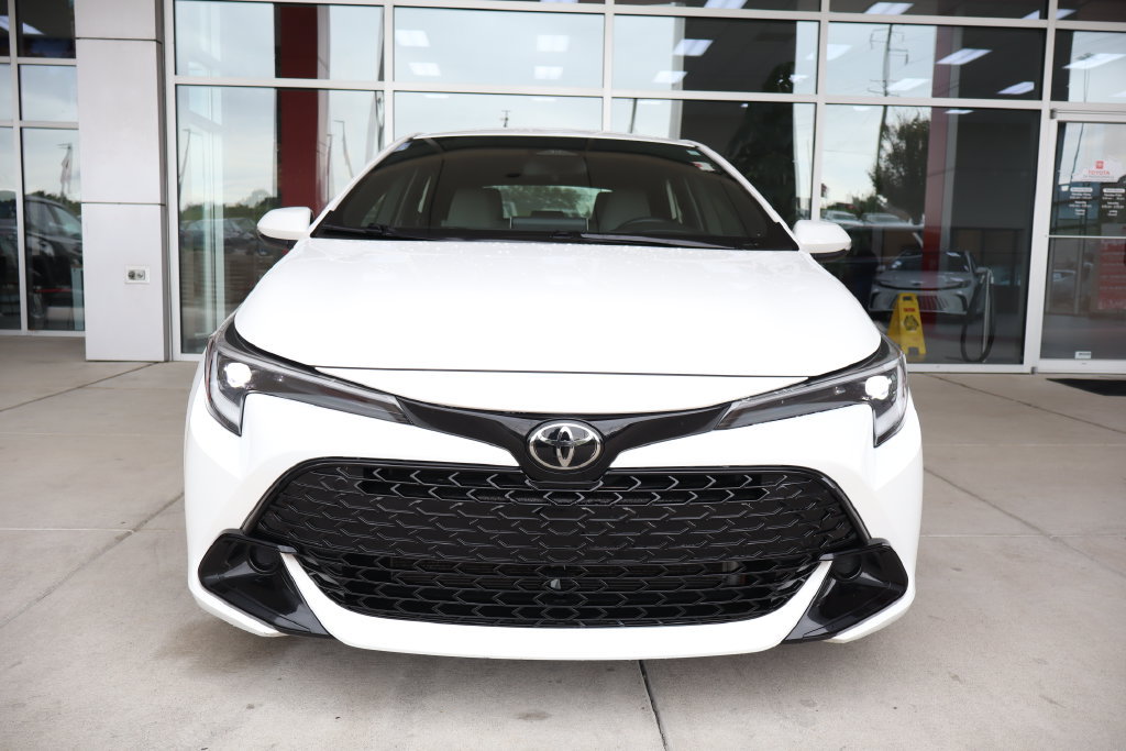 Used 2025 Toyota Corolla SE w/ SE Package FWD image 2