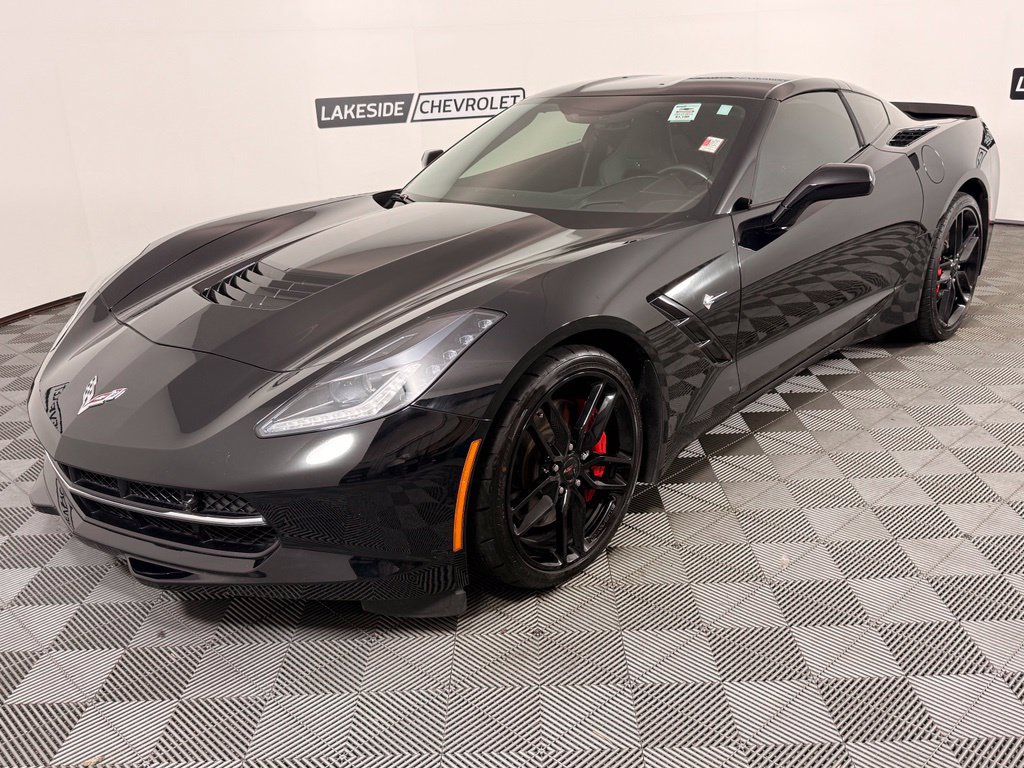 Used 2019 Chevrolet Corvette Stingray Coupe RWD image 2