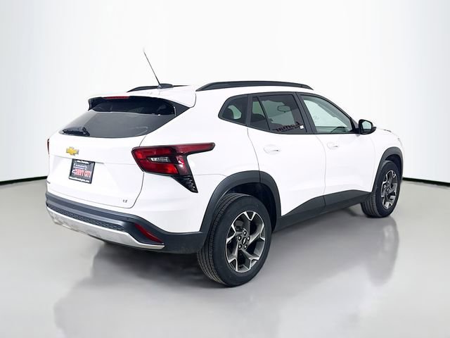 Used 2025 Chevrolet Trax LT w/ Driver Confidence Package image 9