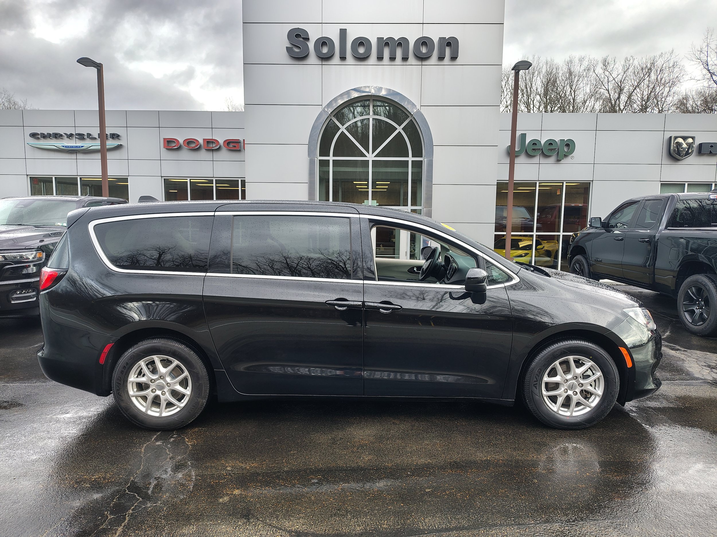 Certified 2024 Chrysler Voyager LX FWD image 1