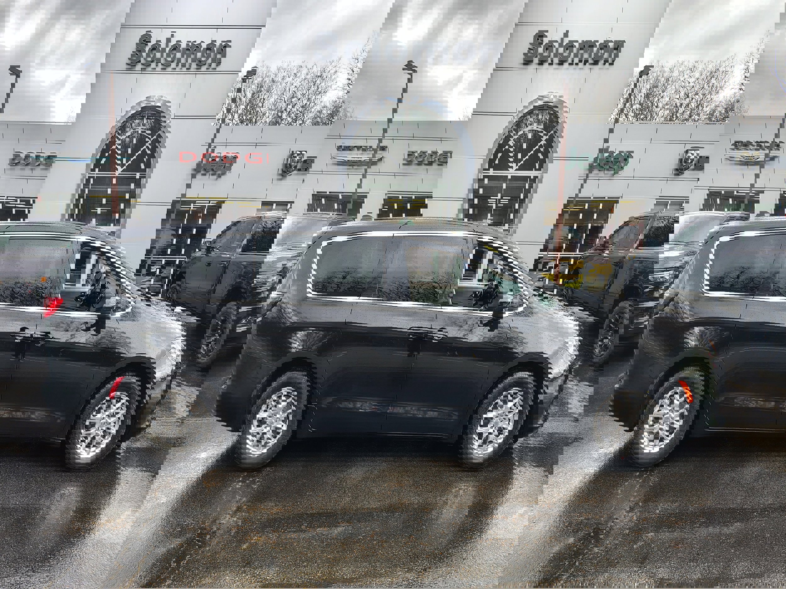 Used 2024 Chrysler Voyager LX image 1