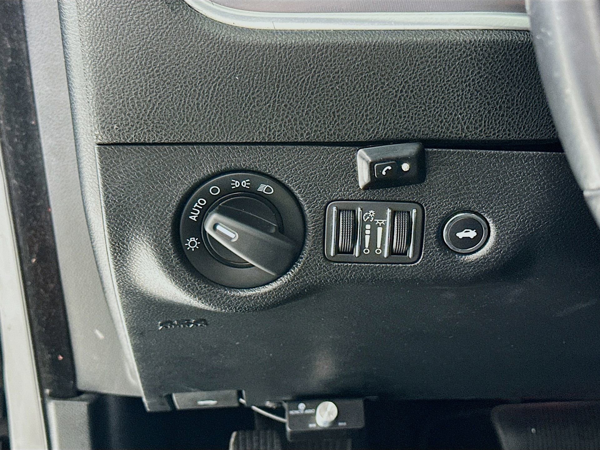 Used 2019 Dodge Charger SXT image 11