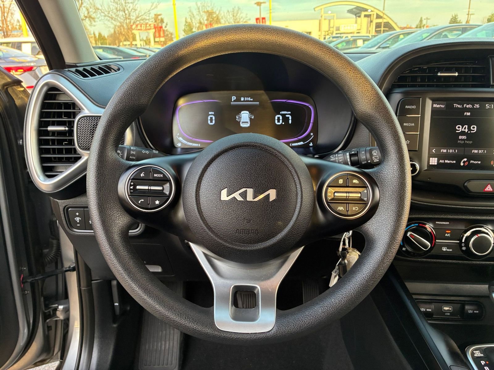 Used 2025 Kia Soul LX w/ LX Technology Package image 25