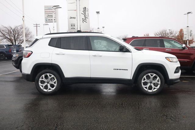 New 2026 Jeep Compass Latitude image 4