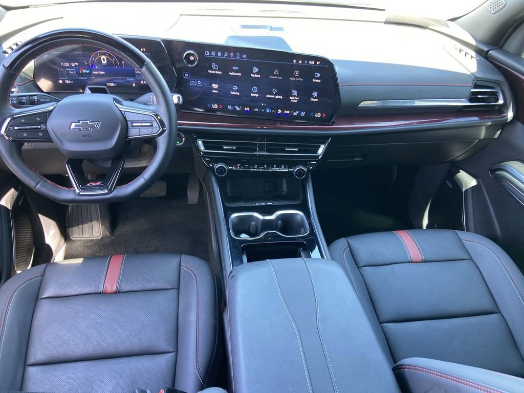 Used 2025 Chevrolet Traverse RS FWD image 17
