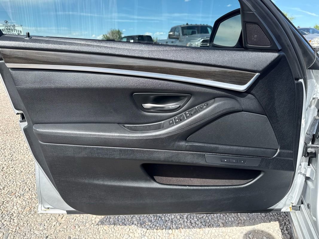 Used 2012 BMW 550i xDrive Sedan image 30