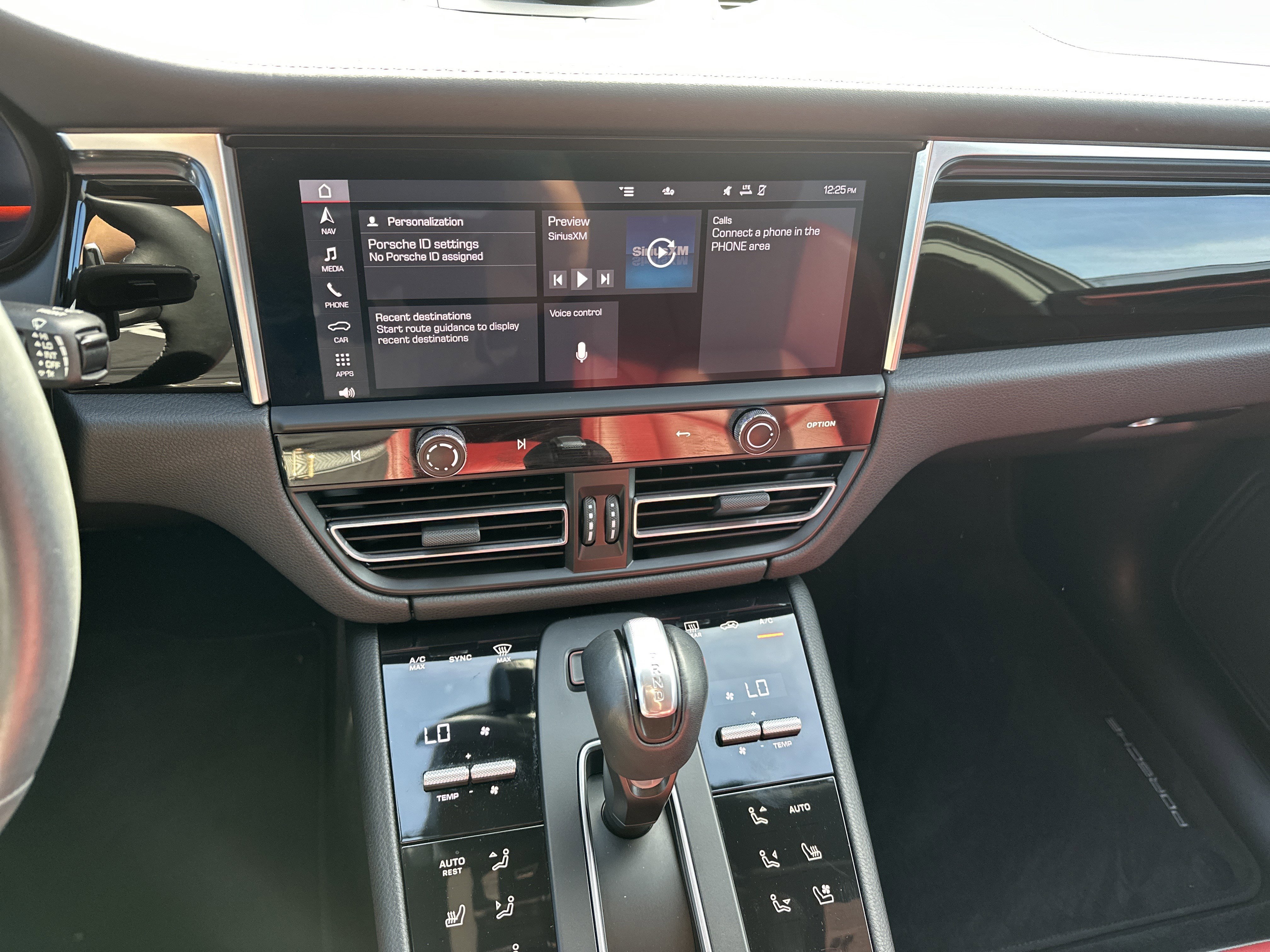 Used 2023 Porsche Macan image 21