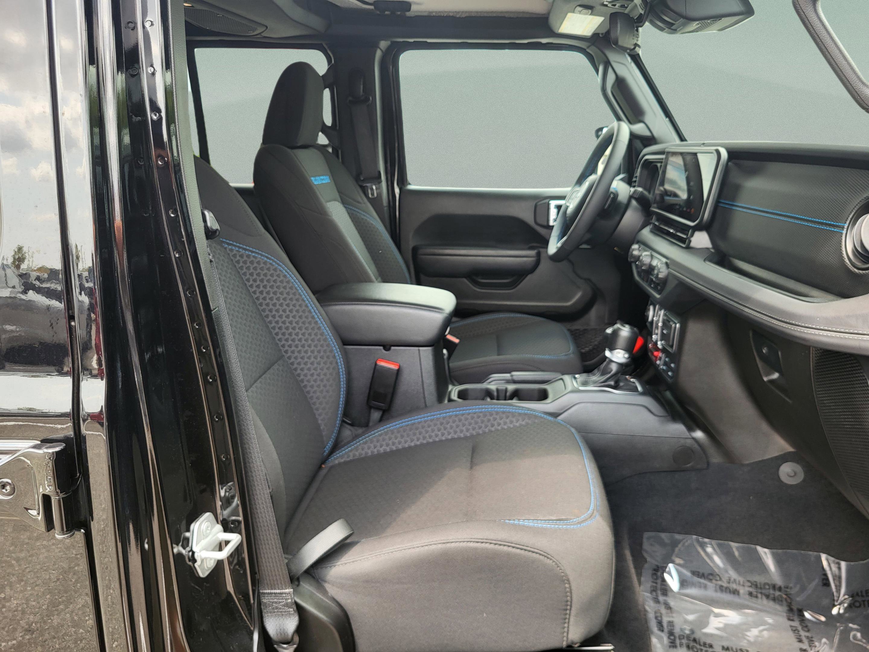 Used 2025 Jeep Wrangler Unlimited Rubicon 4xe w/ Convenience Group image 30