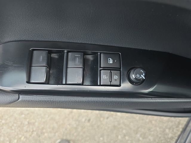 Used 2025 Toyota Camry SE w/ Convenience Package image 27