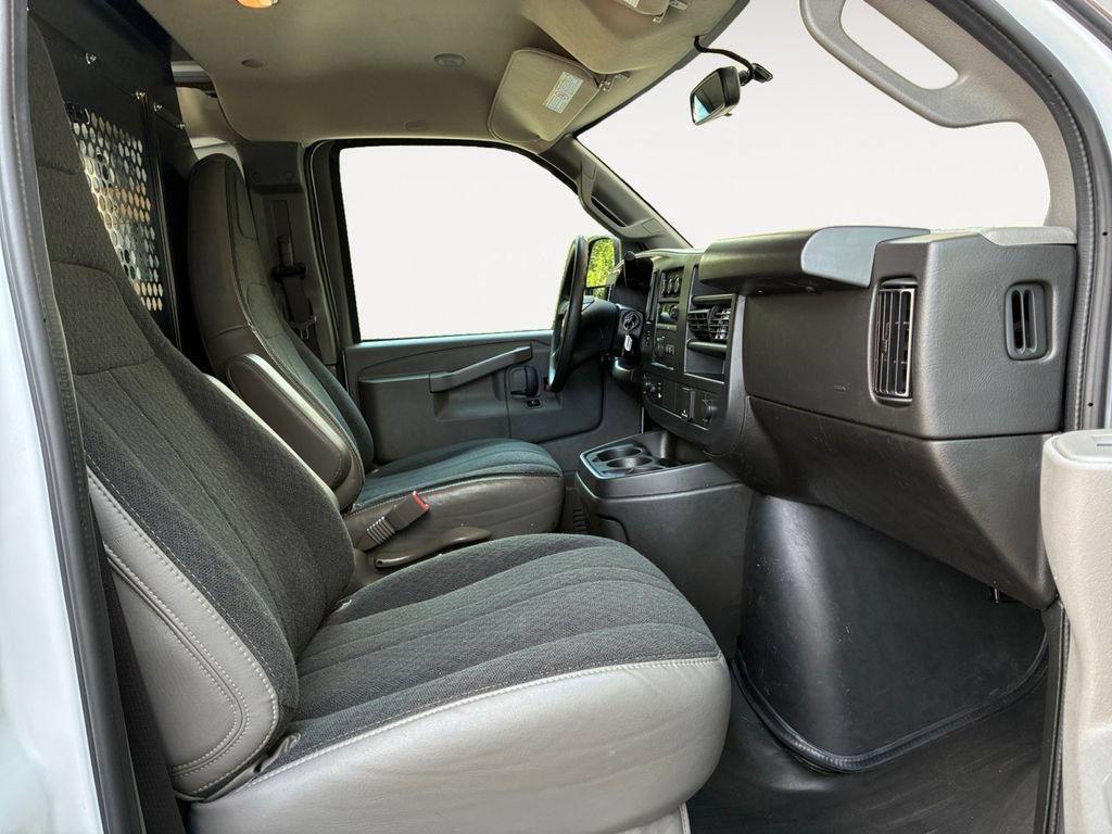 Used 2025 Chevrolet Express 2500 w/ Driver Convenience Package RWD image 15