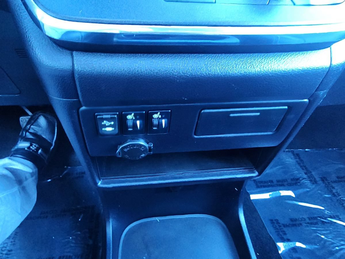 Used 2015 Toyota Sienna SE w/ SE Preferred Package FWD image 20