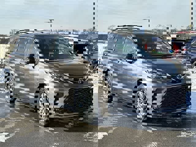 Used 2022 Toyota Sienna XSE image 23
