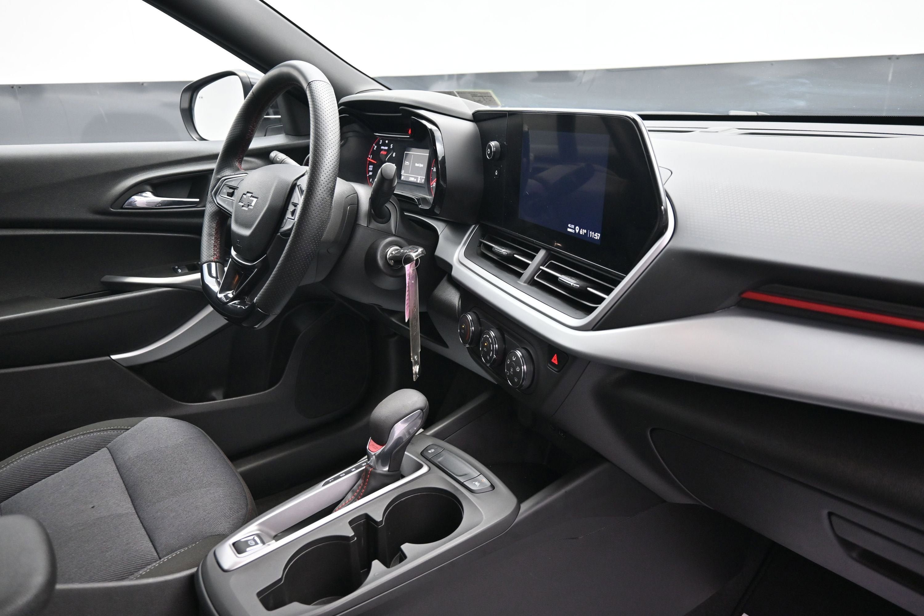 Used 2025 Chevrolet Trax RS w/ Sunroof Package FWD image 29