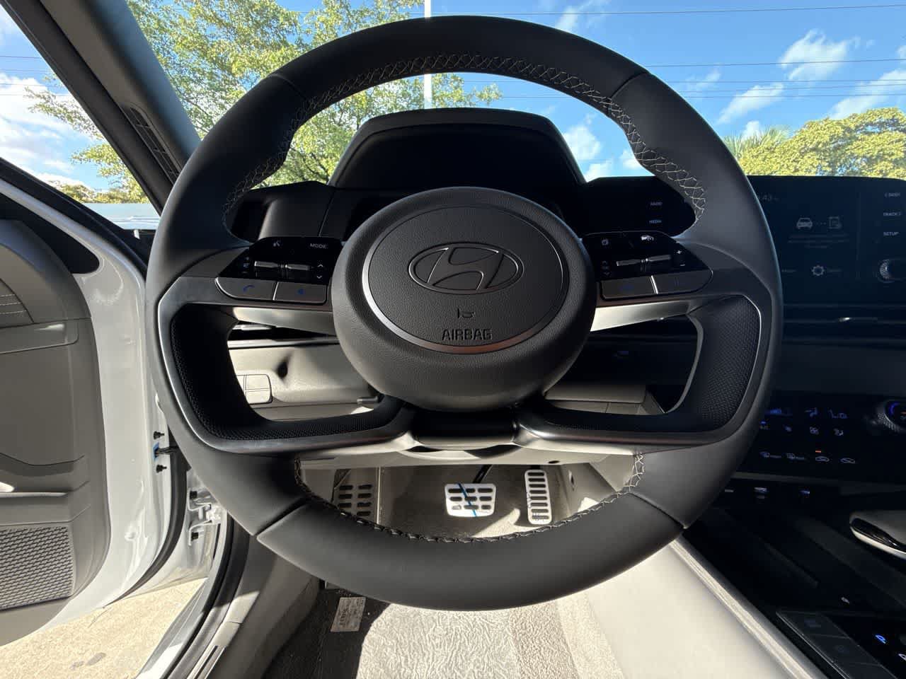 New 2025 Hyundai Elantra Sport FWD image 15