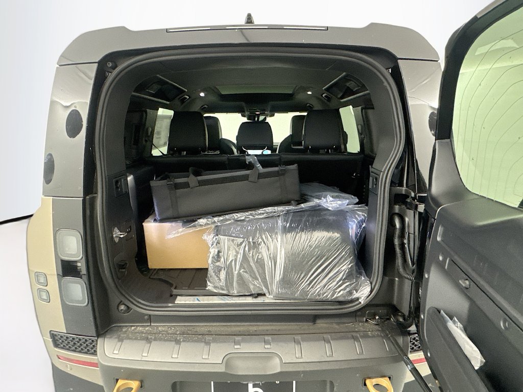 New 2026 Land Rover Defender 110 OCTA AWD/4WD image 26
