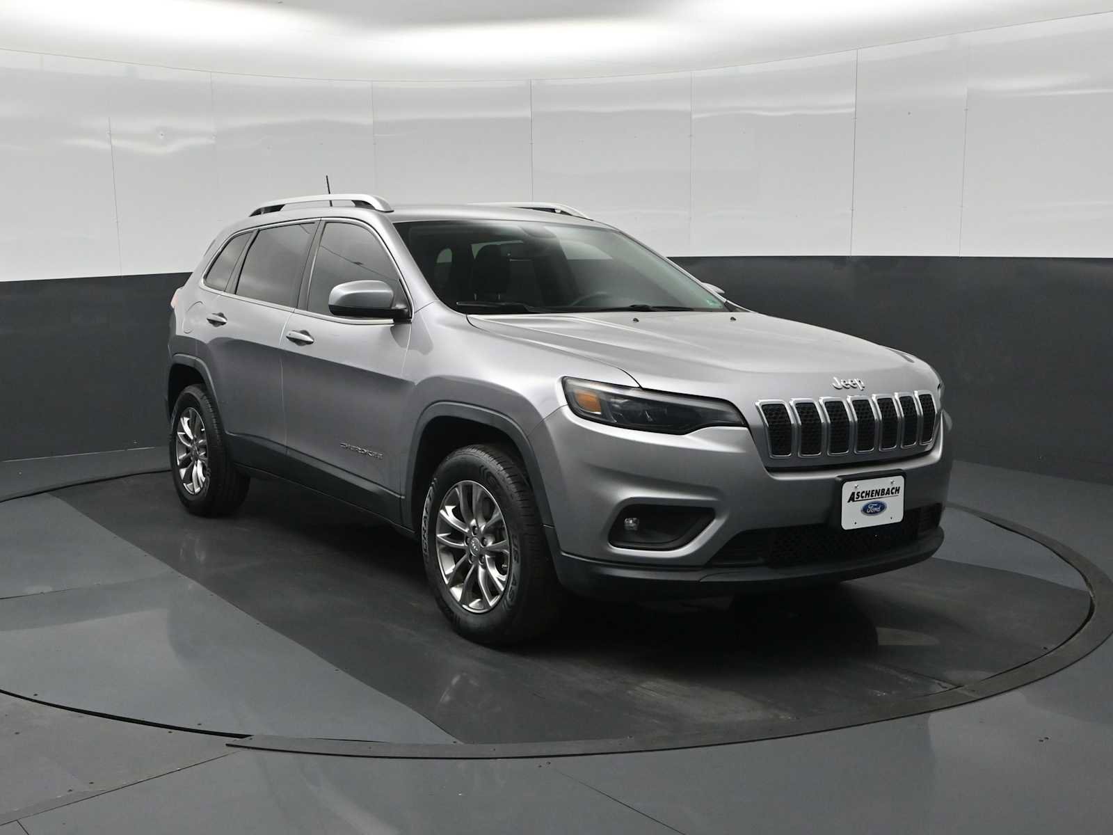 Used 2019 Jeep Cherokee Latitude Plus w/ Comfort/Convenience Group image 2