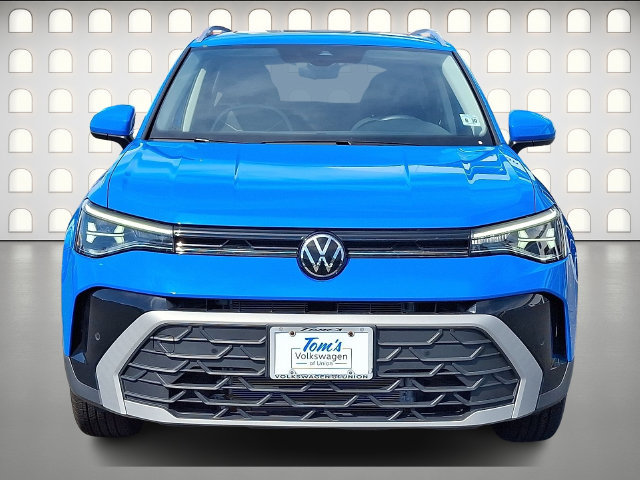 Used 2025 Volkswagen Taos SE w/ Panoramic Sunroof Package AWD/4WD image 2