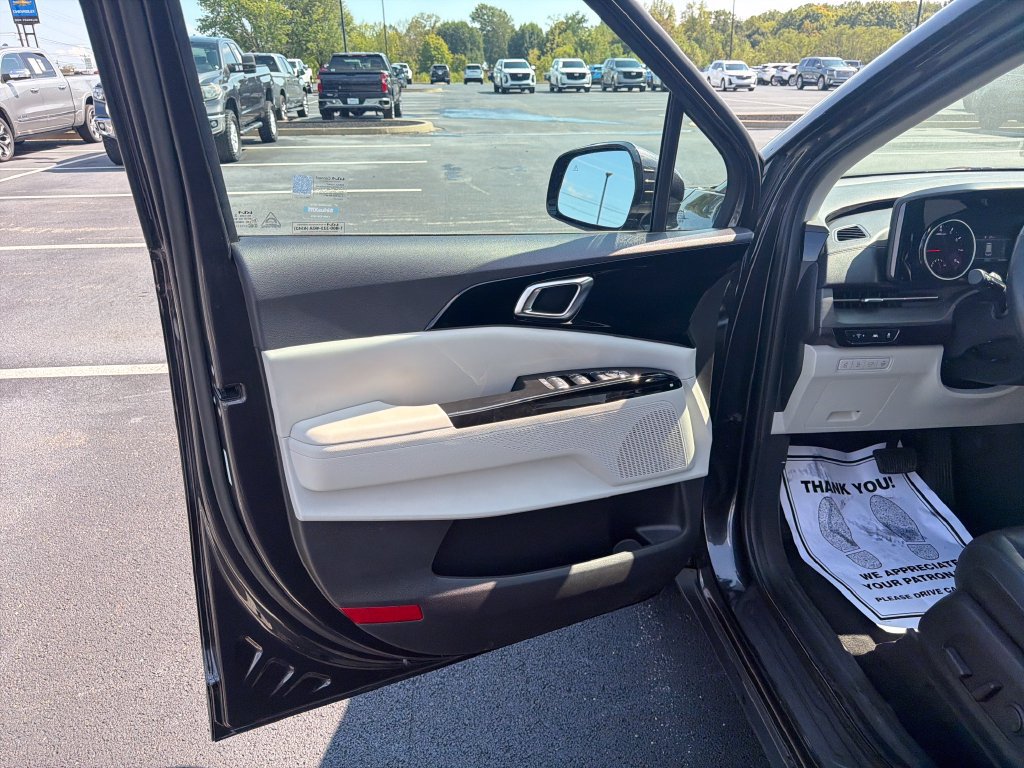 Certified 2023 Kia Carnival EX FWD image 11