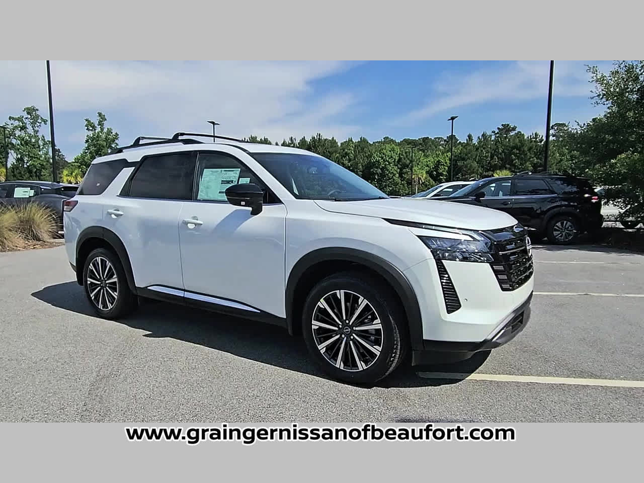 New 2026 Nissan Pathfinder Platinum FWD image 16