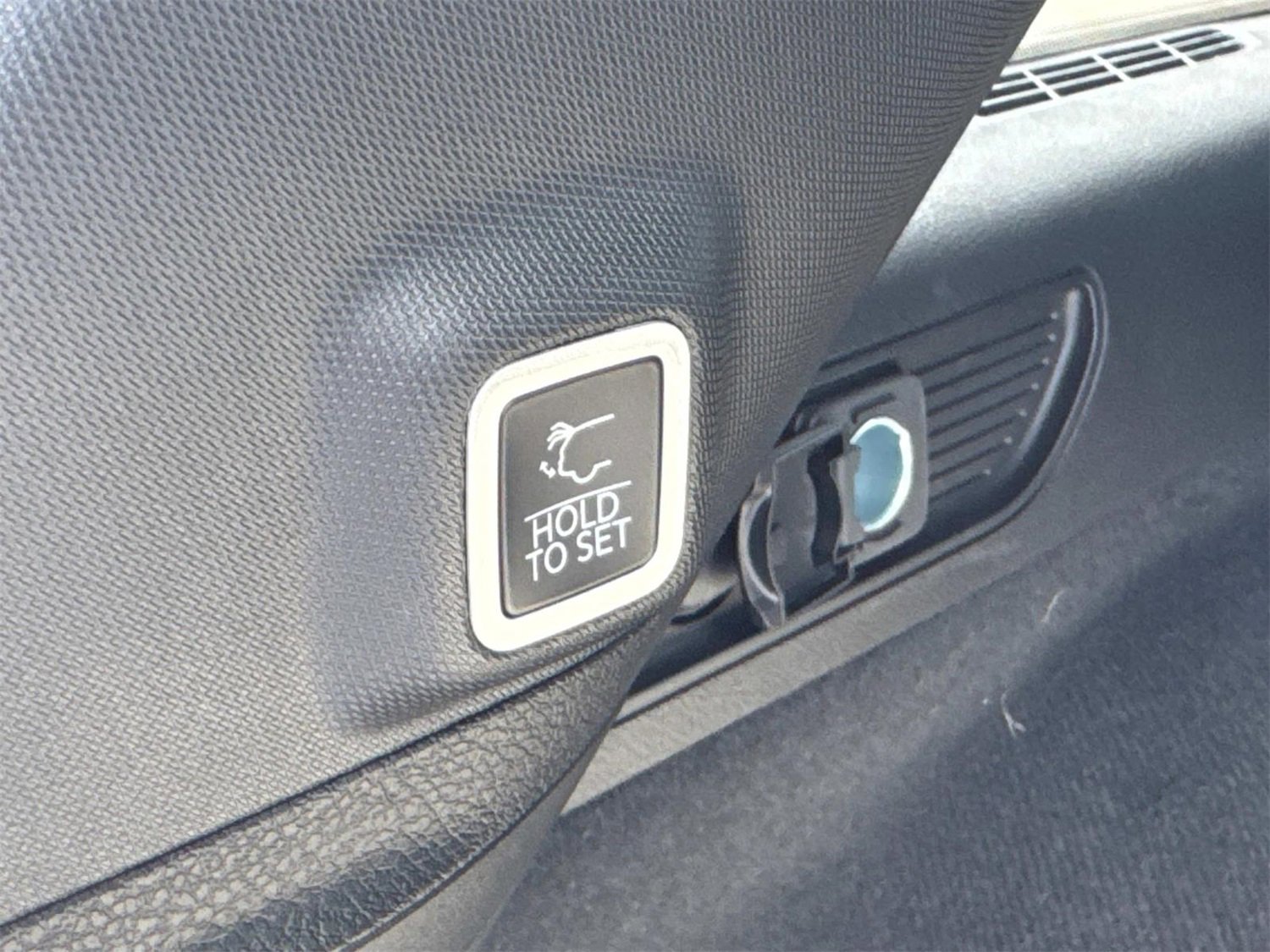 New 2025 Jeep Grand Cherokee Summit image 9