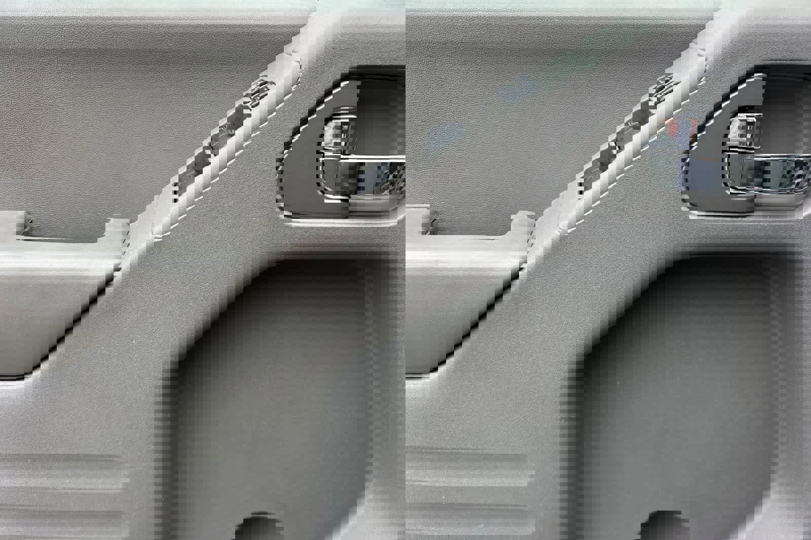 Used 2018 Nissan Frontier SV image 12