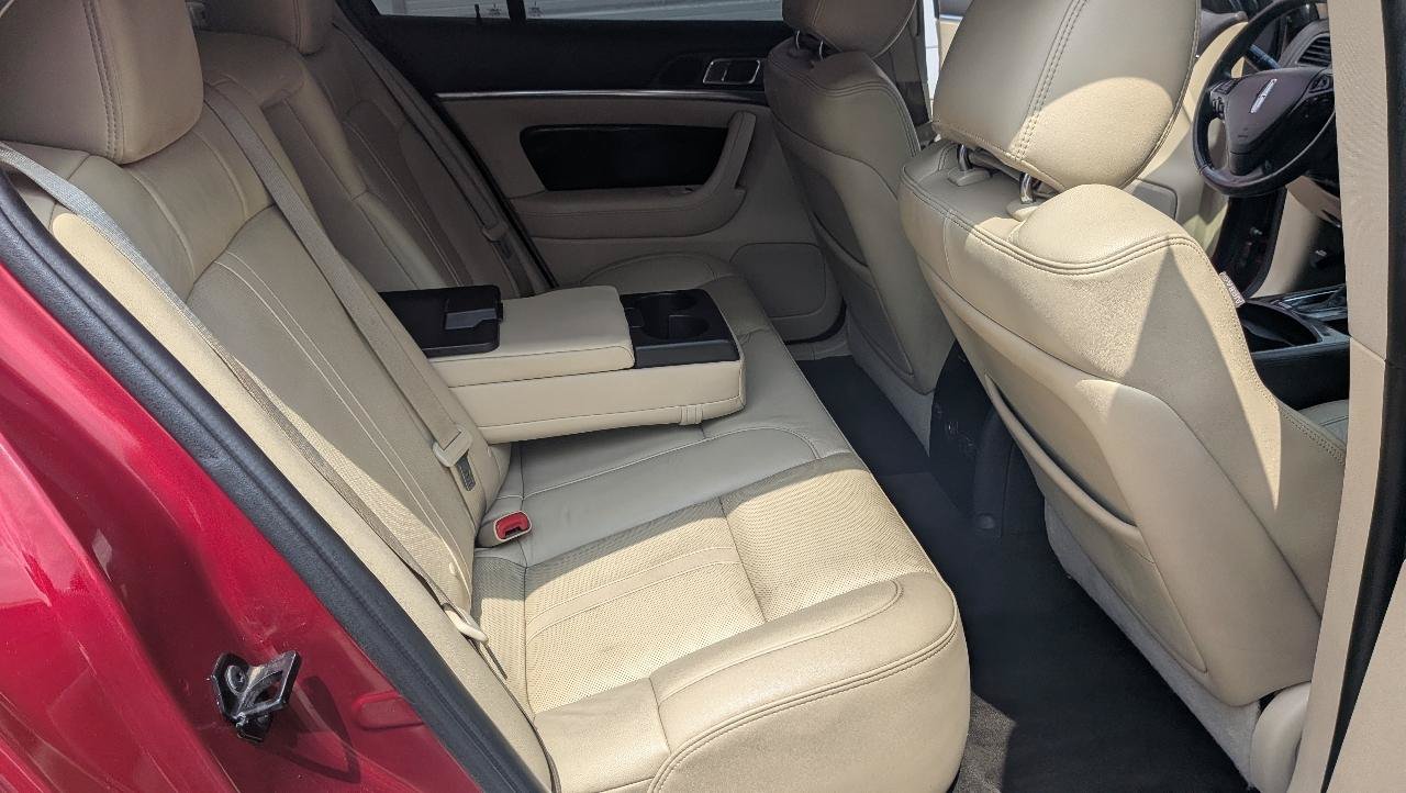Used 2013 Lincoln MKS FWD image 13