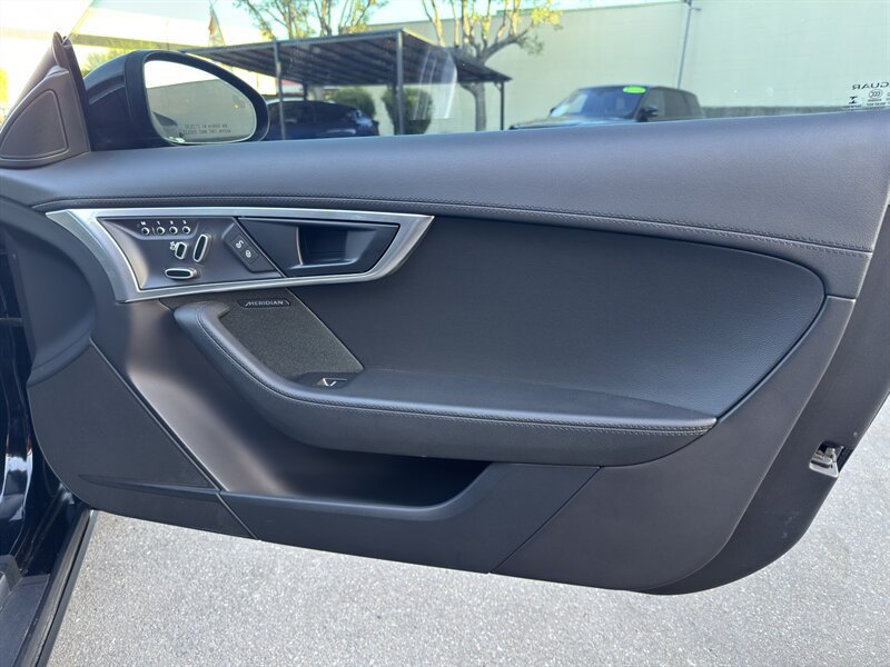 Used 2018 Jaguar F-TYPE Coupe RWD image 29