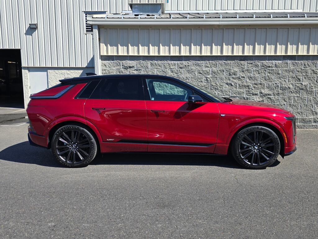 New 2026 Cadillac Lyriq V image 9