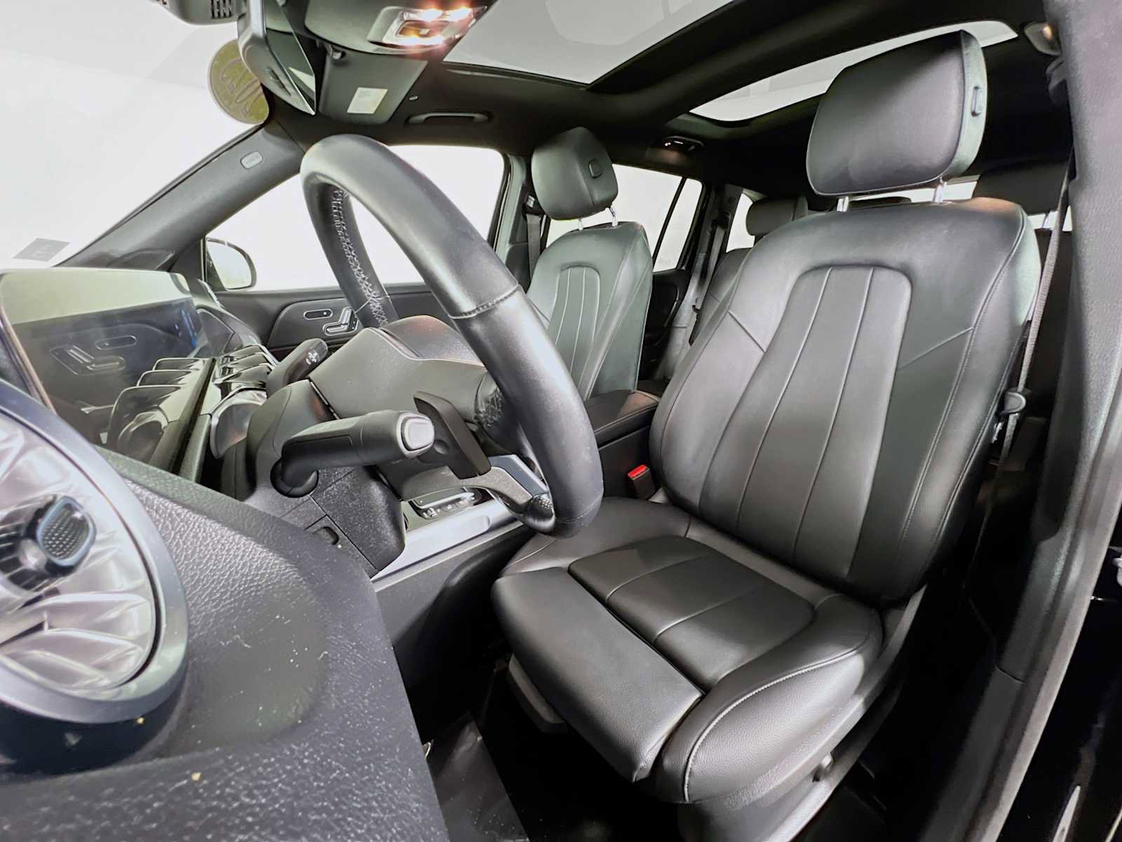 Used 2023 Mercedes-Benz GLB 250 4MATIC image 21