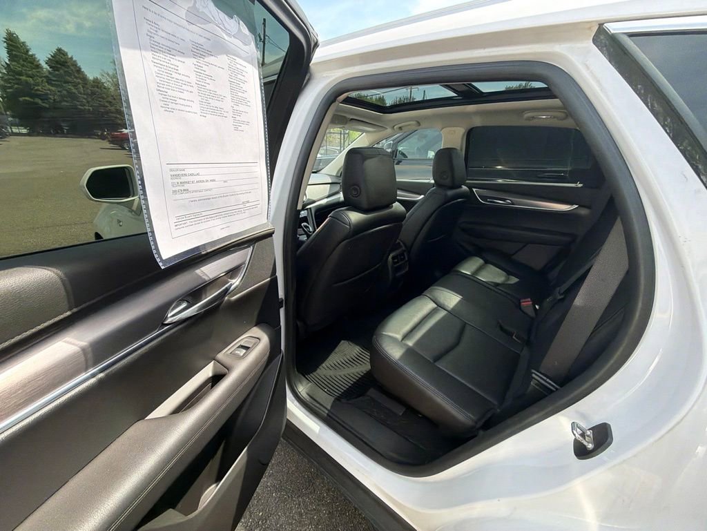 Used 2017 Cadillac XT5 Luxury w/ Driver Awareness Package FWD image 11