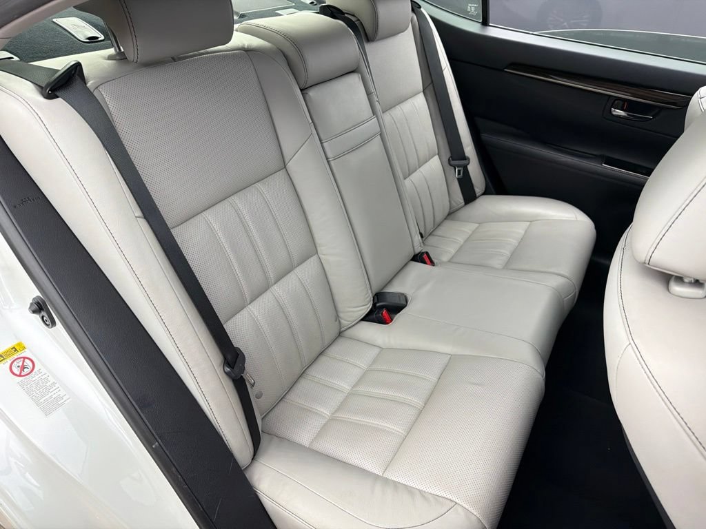 Used 2016 Lexus ES 350 w/ Luxury Package w/Wood Trim FWD image 24