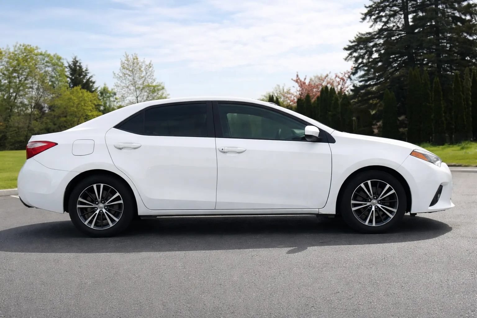 Used 2016 Toyota Corolla LE FWD image 4