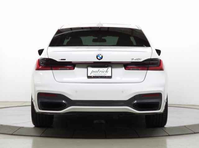 Used 2022 BMW 740i xDrive w/ M Sport Package image 7