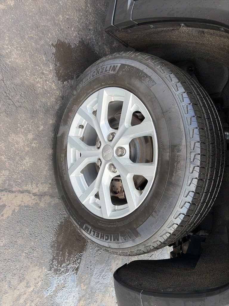 Used 2023 Jeep Grand Cherokee Limited image 39