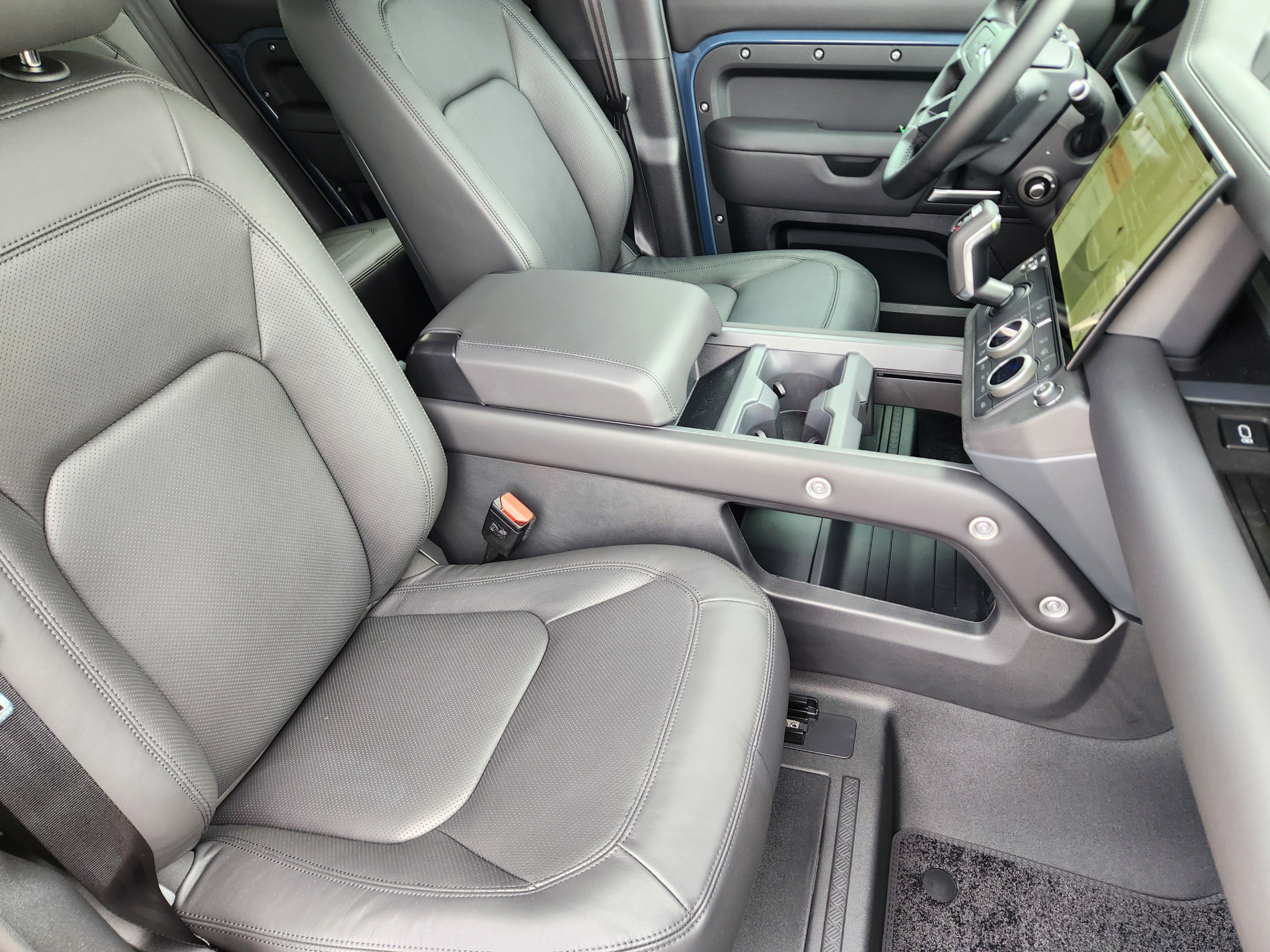 New 2026 Land Rover Defender 110 X-Dynamic SE AWD/4WD image 9